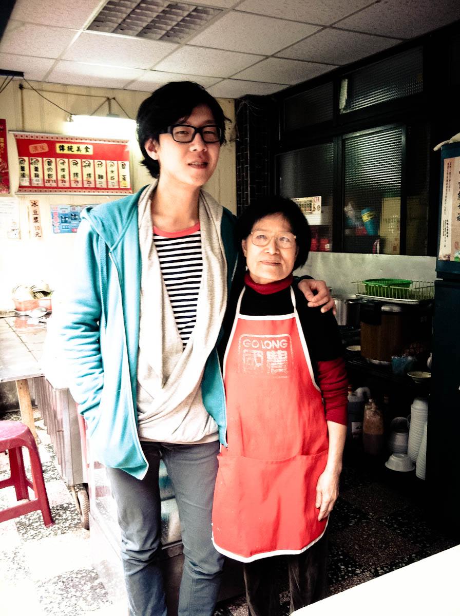 mom's old neighbour now in ban chiao.  she makes amazing food, and thanks for the free lunch